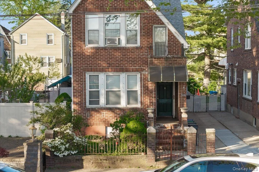 3181 Waterbury Avenue Bronx, NY 10465