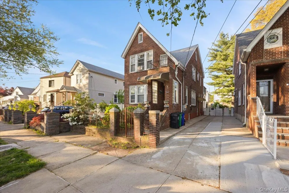 3181 Waterbury Avenue Bronx, NY 10465