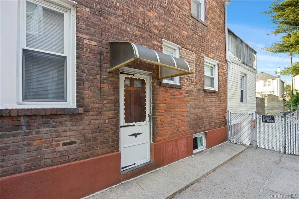 3181 Waterbury Avenue Bronx, NY 10465