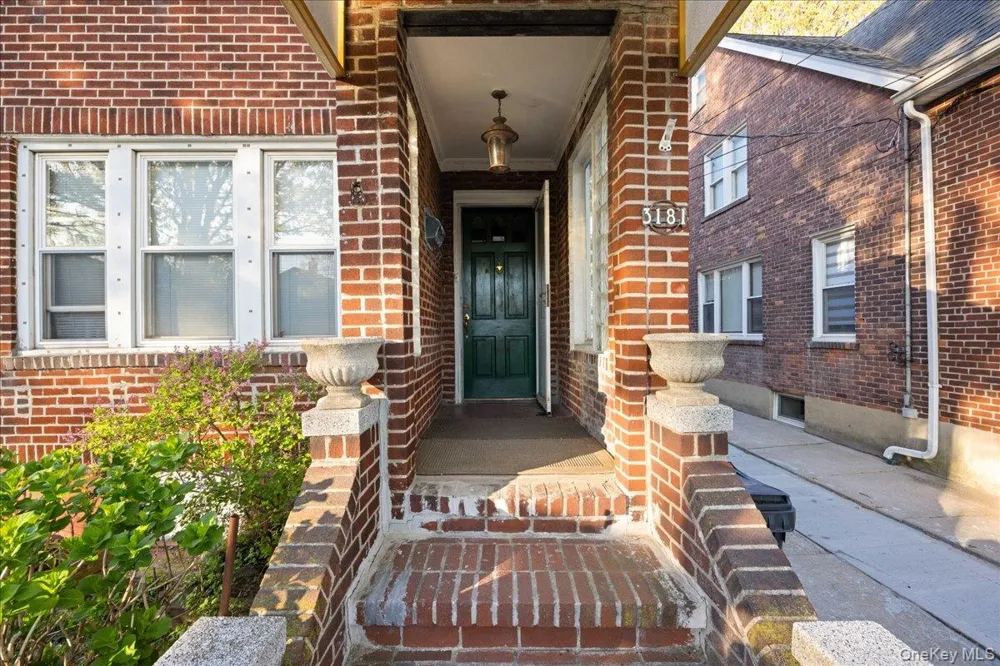 3181 Waterbury Avenue Bronx, NY 10465