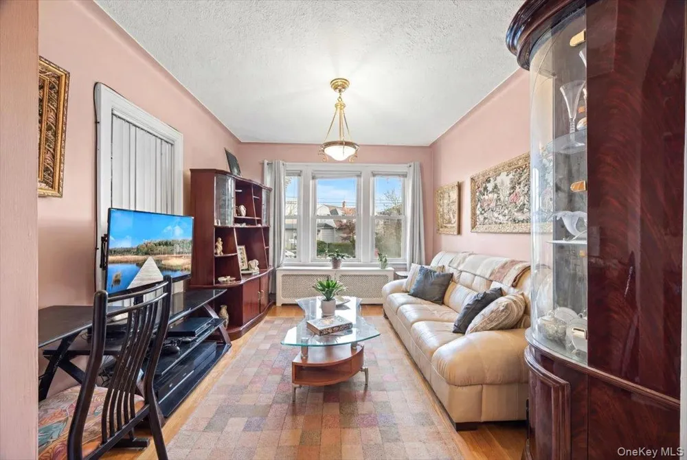 3181 Waterbury Avenue Bronx, NY 10465
