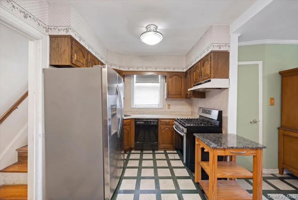 3181 Waterbury Avenue Bronx, NY 10465