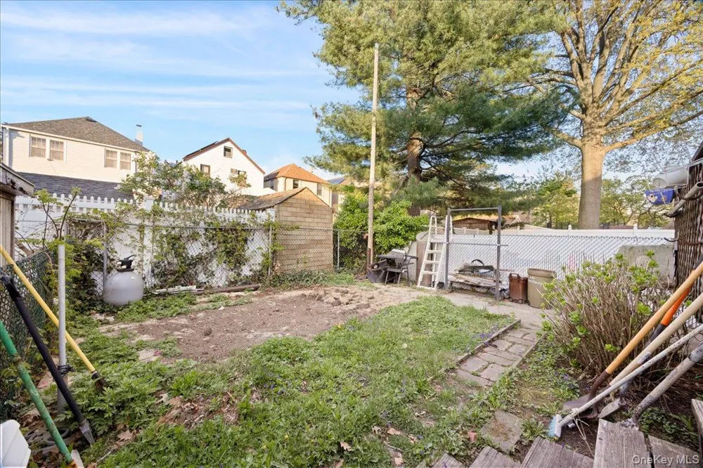 3181 Waterbury Avenue Bronx, NY 10465