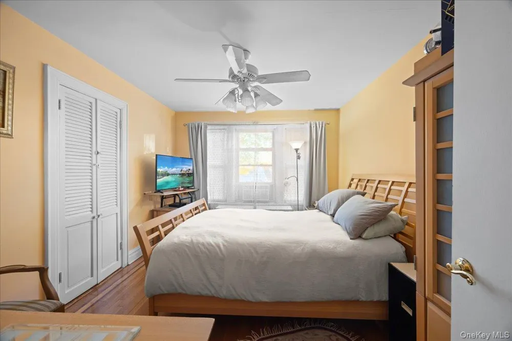 3181 Waterbury Avenue Bronx, NY 10465