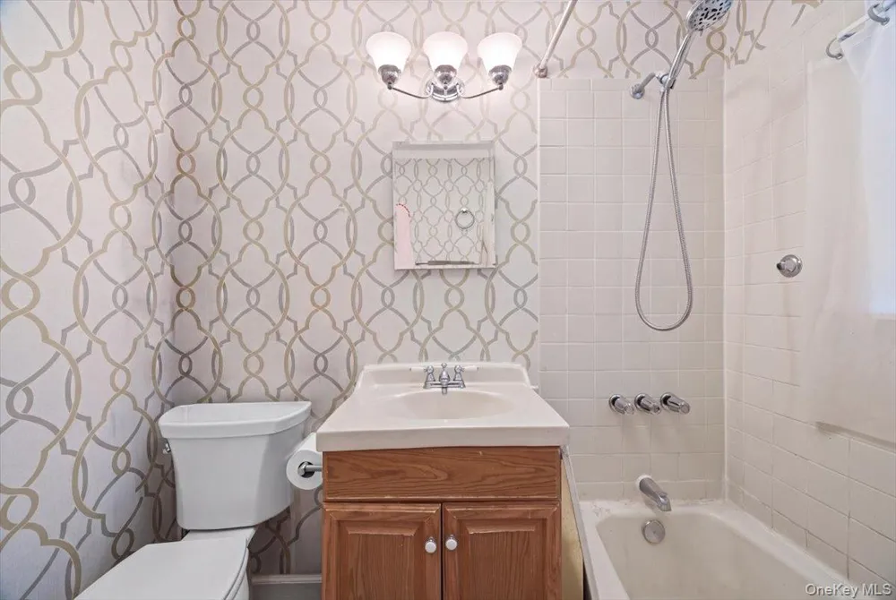 3181 Waterbury Avenue Bronx, NY 10465