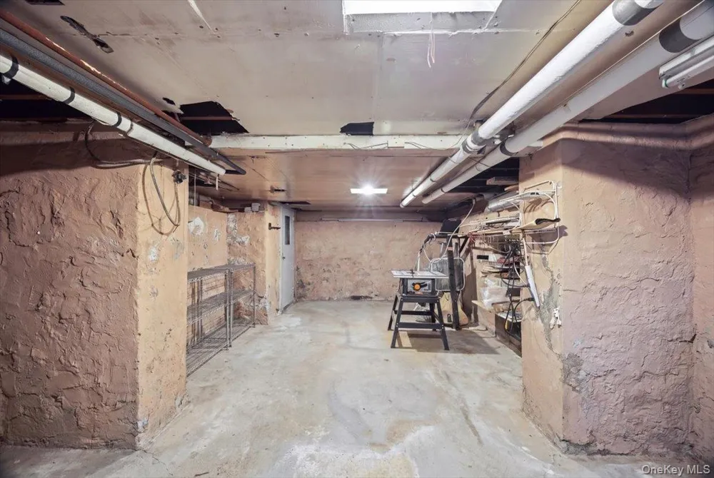 3181 Waterbury Avenue Bronx, NY 10465