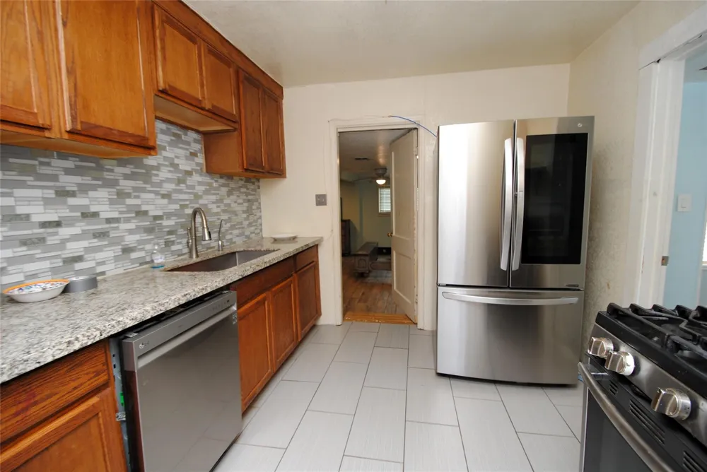 1231 W 7th Street Freeport, TX 77541