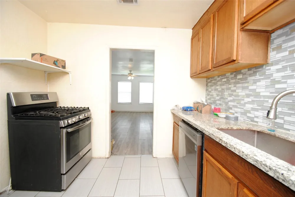 1231 W 7th Street Freeport, TX 77541