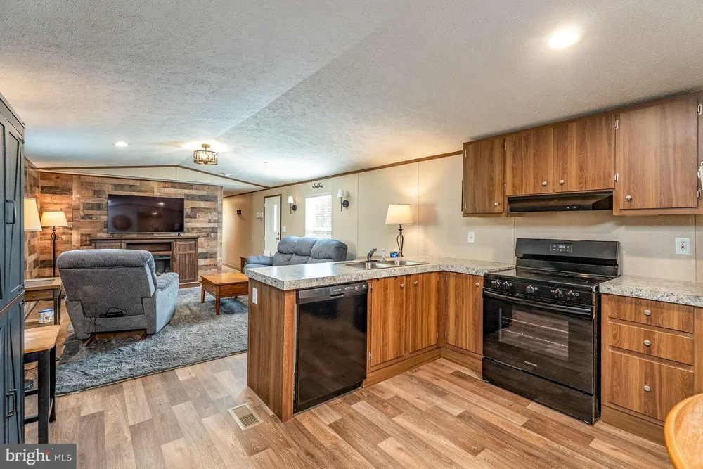 24 STRAUTER ROAD Franklin, WV 26807