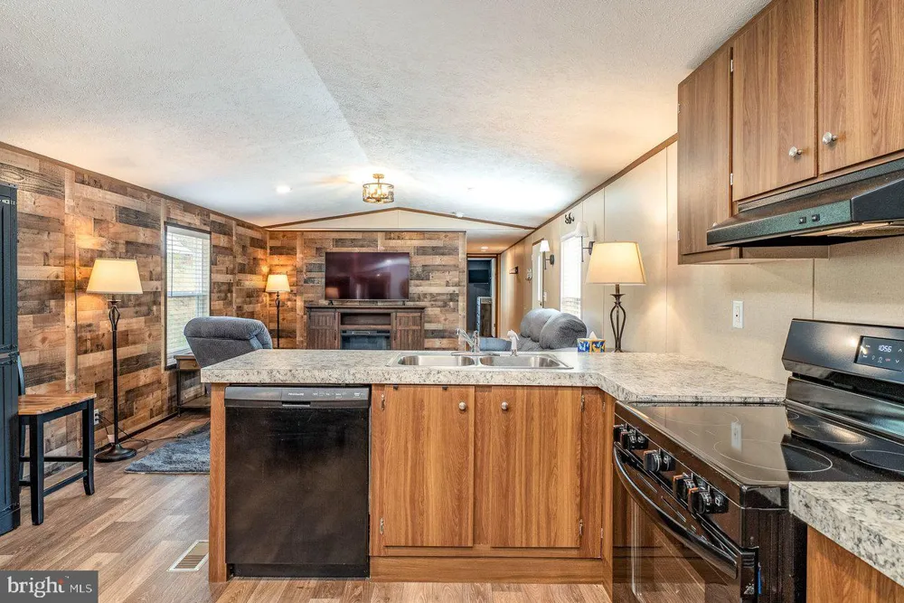 24 STRAUTER ROAD Franklin, WV 26807