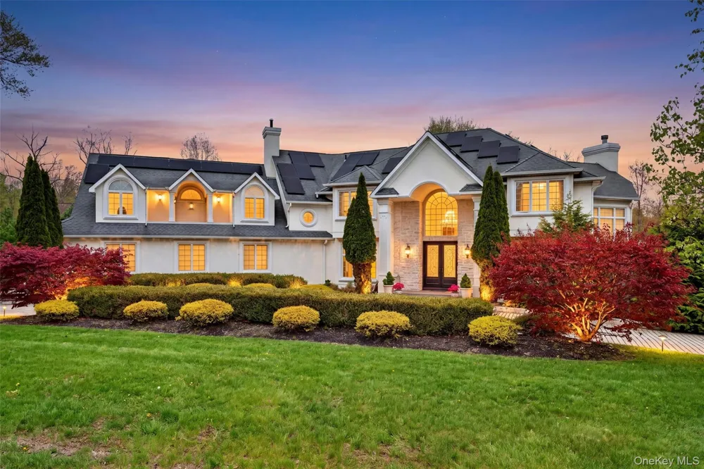 23 Greenwich Avenue Woodbury, NY 10917