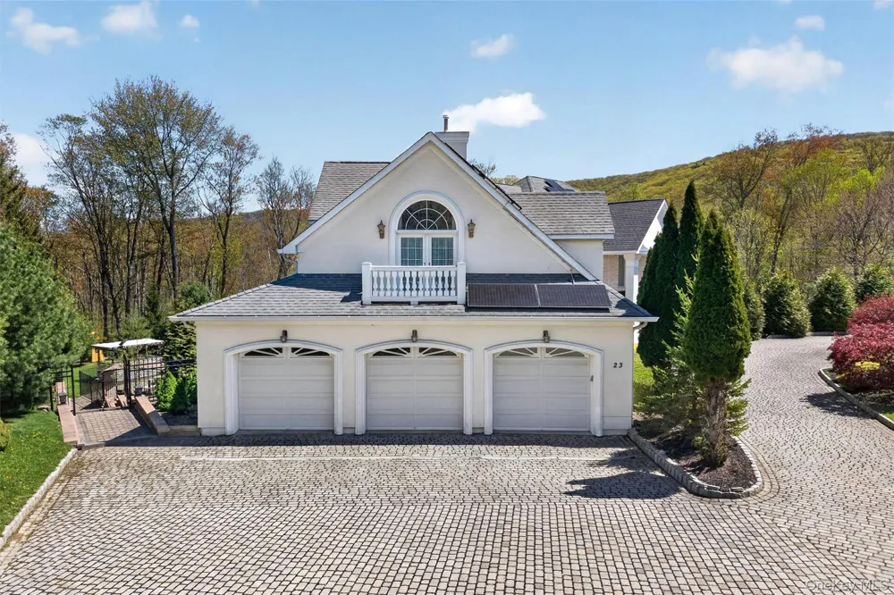 23 Greenwich Avenue Woodbury, NY 10917