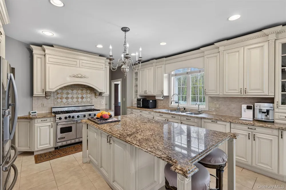 23 Greenwich Avenue Woodbury, NY 10917