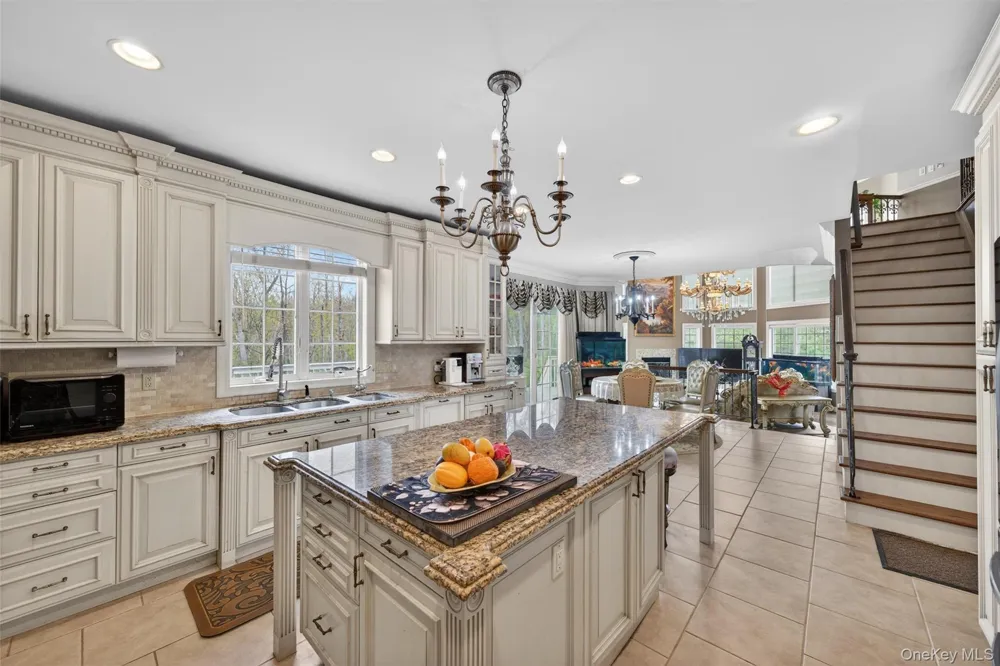 23 Greenwich Avenue Woodbury, NY 10917