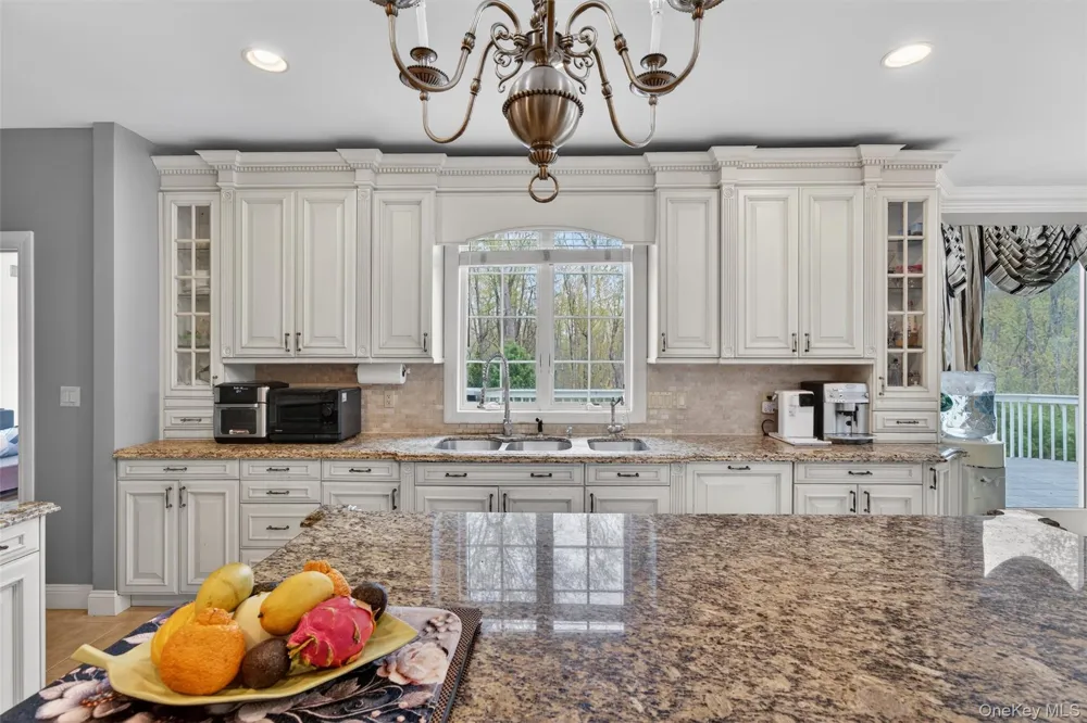 23 Greenwich Avenue Woodbury, NY 10917