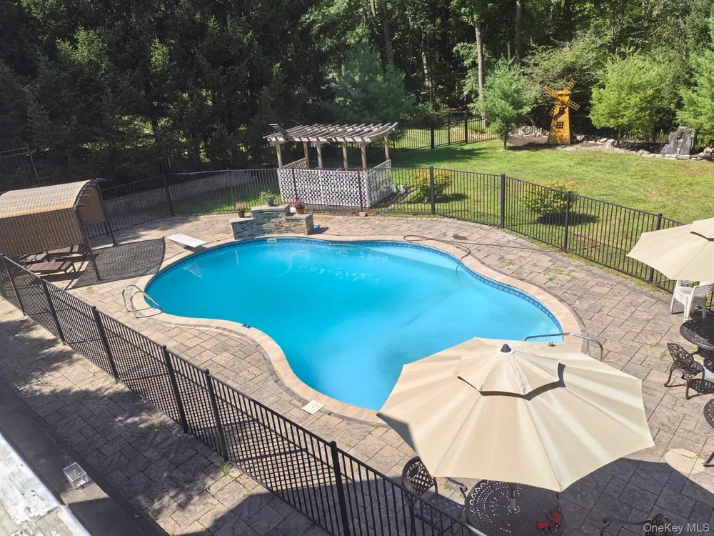 23 Greenwich Avenue Woodbury, NY 10917
