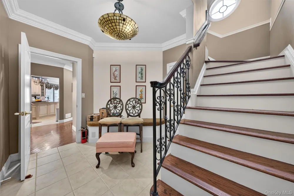 23 Greenwich Avenue Woodbury, NY 10917