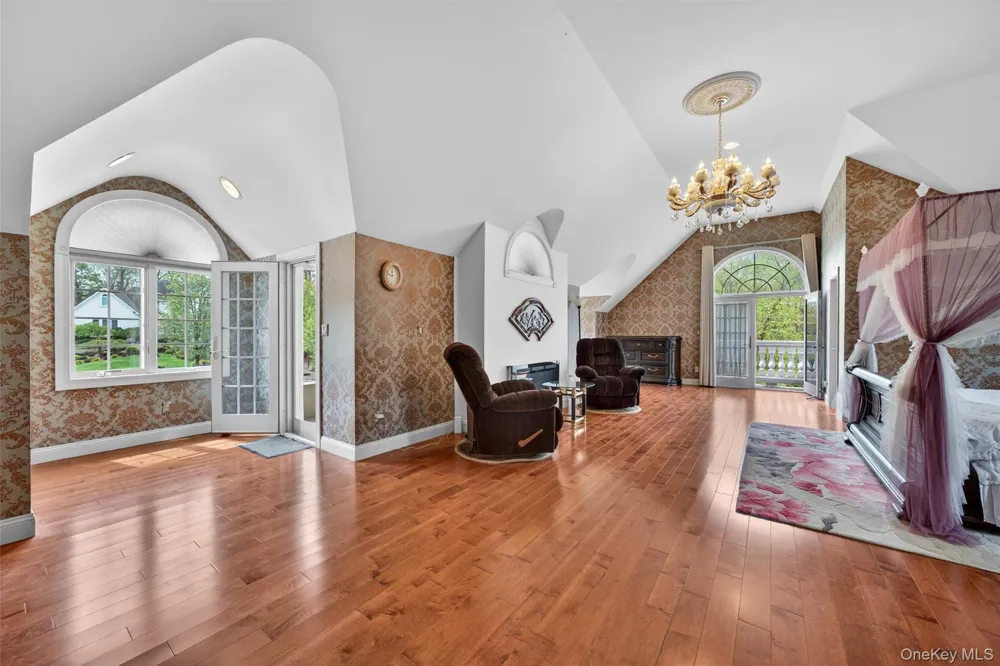 23 Greenwich Avenue Woodbury, NY 10917