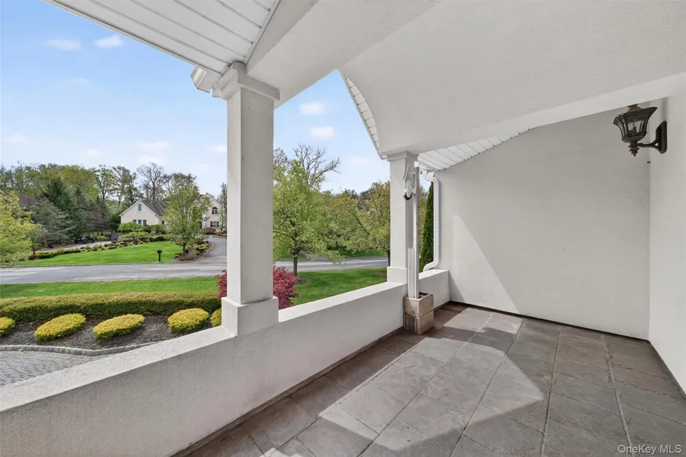 23 Greenwich Avenue Woodbury, NY 10917