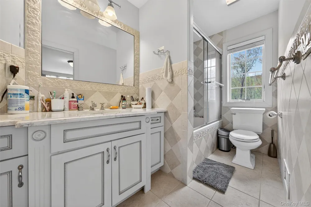 23 Greenwich Avenue Woodbury, NY 10917
