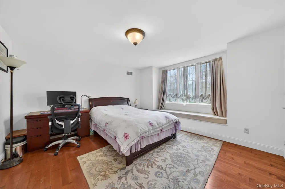 23 Greenwich Avenue Woodbury, NY 10917