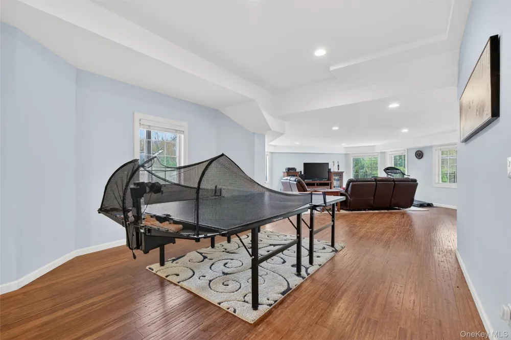 23 Greenwich Avenue Woodbury, NY 10917