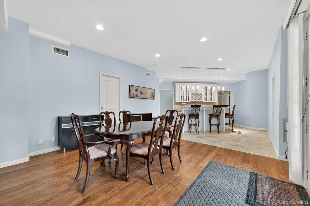 23 Greenwich Avenue Woodbury, NY 10917