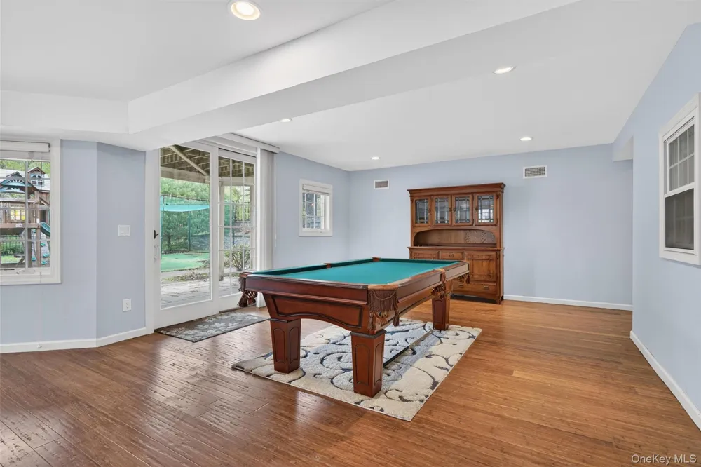 23 Greenwich Avenue Woodbury, NY 10917