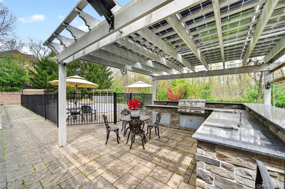 23 Greenwich Avenue Woodbury, NY 10917