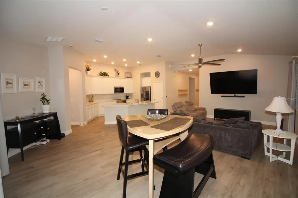 9449 SANDERS PARK PLACE Seffner, FL 33584