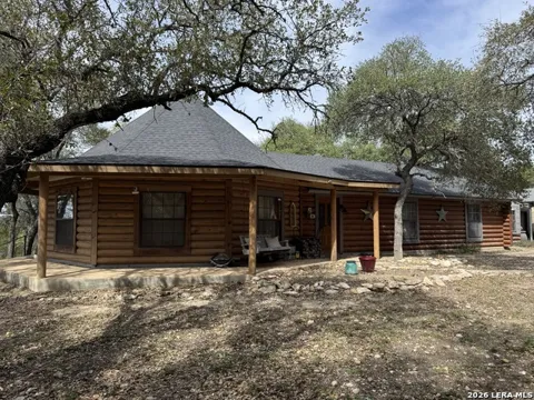 620 Lake Forest