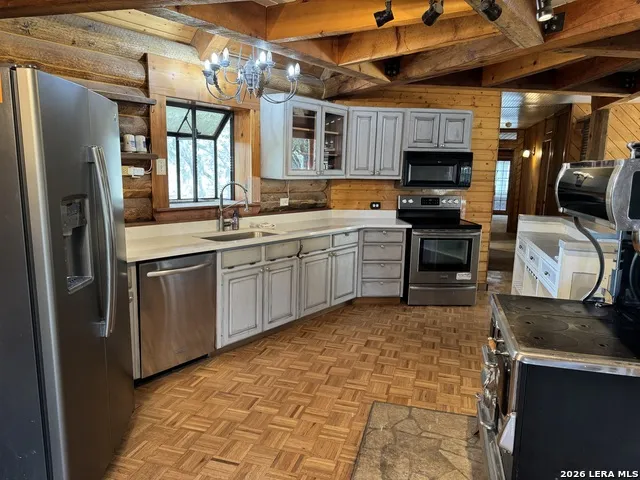 620 Lake Forest Pipe Creek, TX 78063