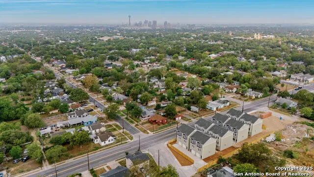 1502 S Walters San Antonio, TX 78210