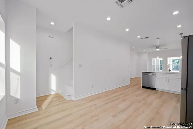 1502 S Walters San Antonio, TX 78210
