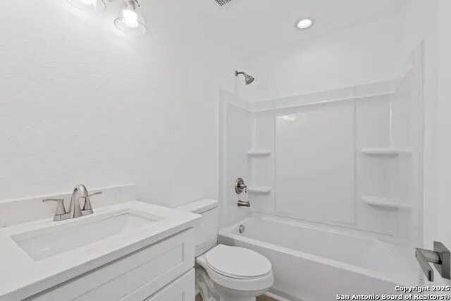 1502 S Walters San Antonio, TX 78210
