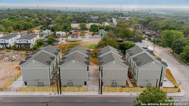 1502 S Walters San Antonio, TX 78210