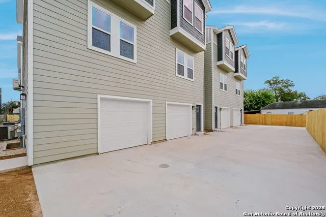 1502 S Walters San Antonio, TX 78210