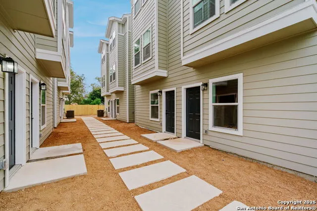 1502 S Walters San Antonio, TX 78210