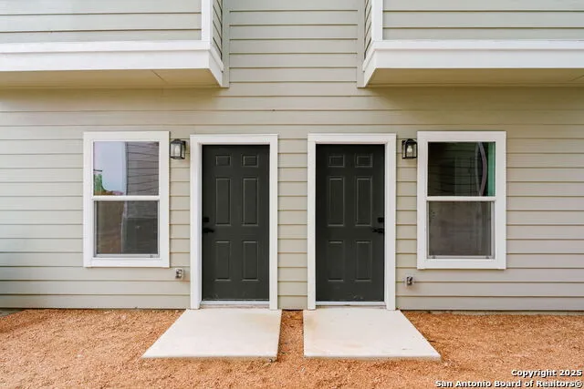 1502 S Walters San Antonio, TX 78210