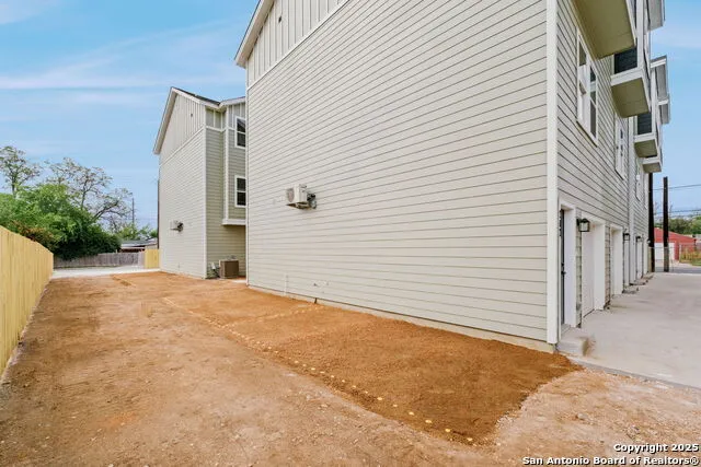 1502 S Walters San Antonio, TX 78210