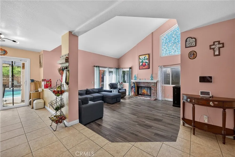 7726 Whitney Drive Jurupa Valley, CA 92509