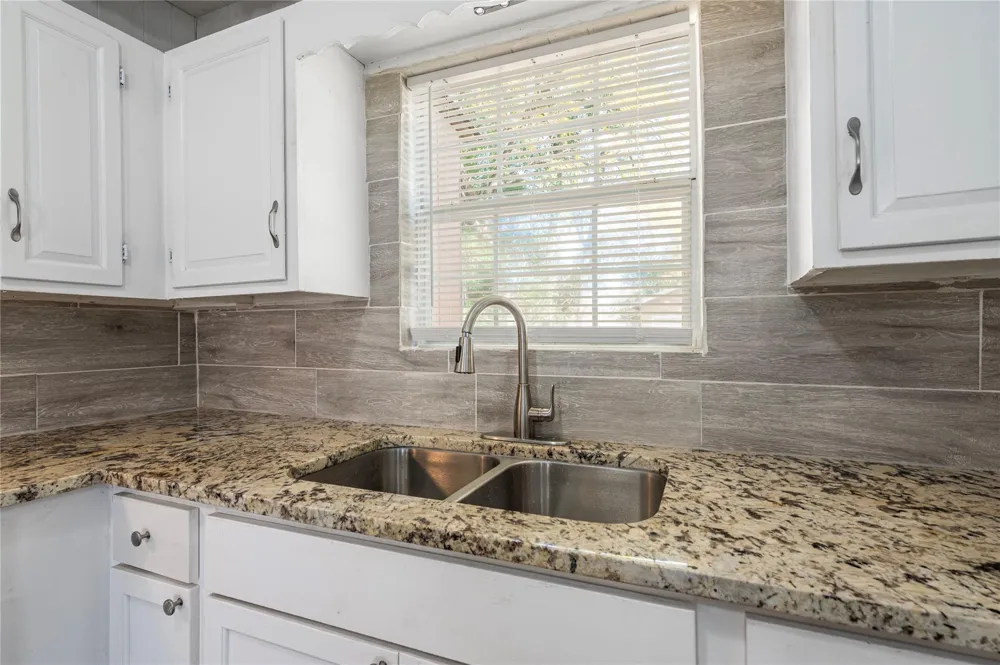 715 Center Street Pasadena, TX 77506
