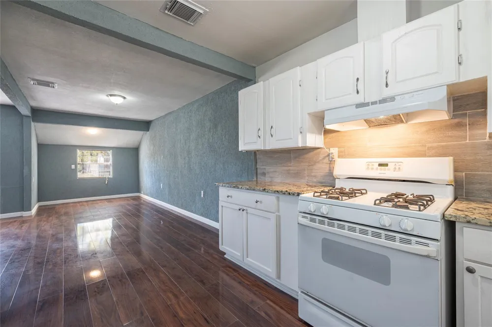 715 Center Street Pasadena, TX 77506