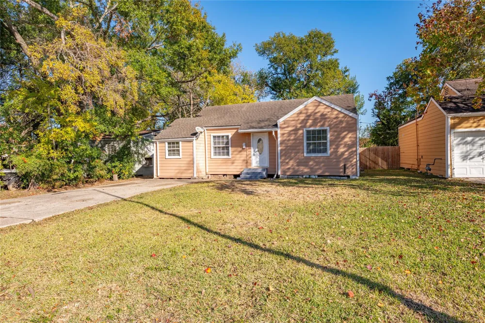 715 Center Street Pasadena, TX 77506