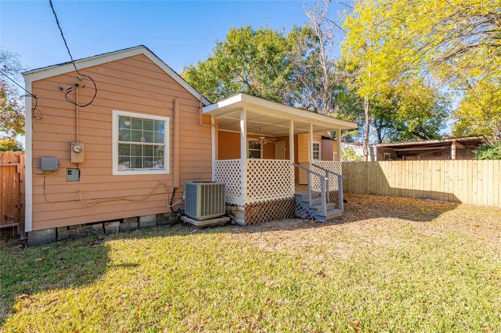 715 Center Street Pasadena, TX 77506