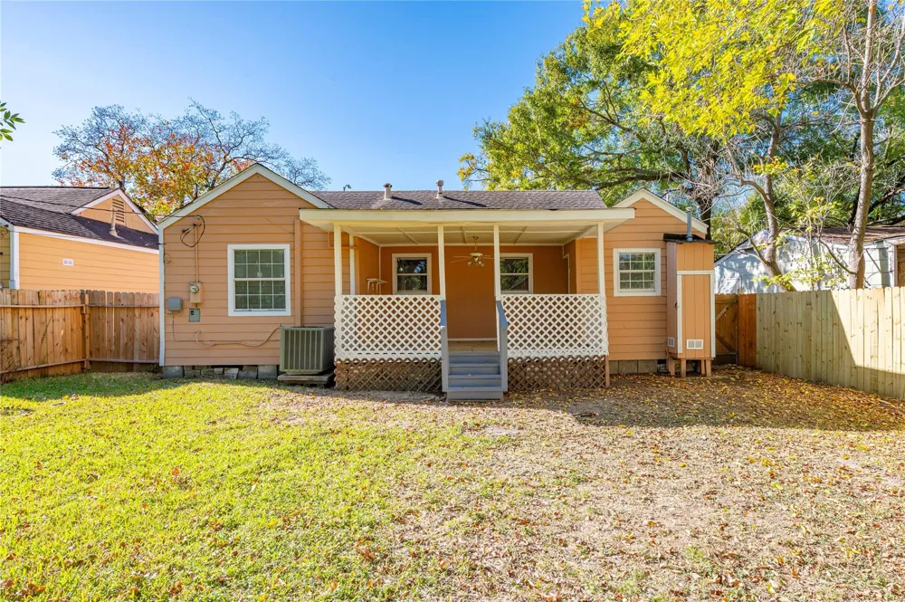715 Center Street Pasadena, TX 77506