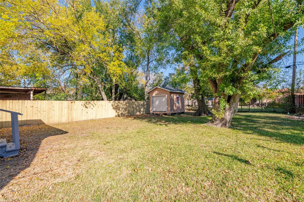 715 Center Street Pasadena, TX 77506
