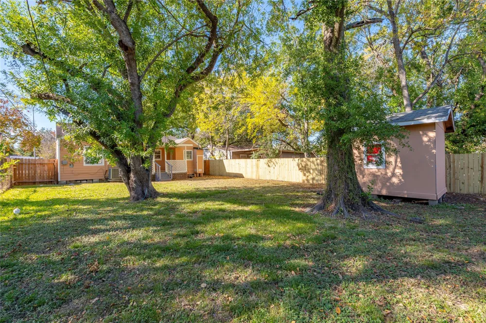 715 Center Street Pasadena, TX 77506