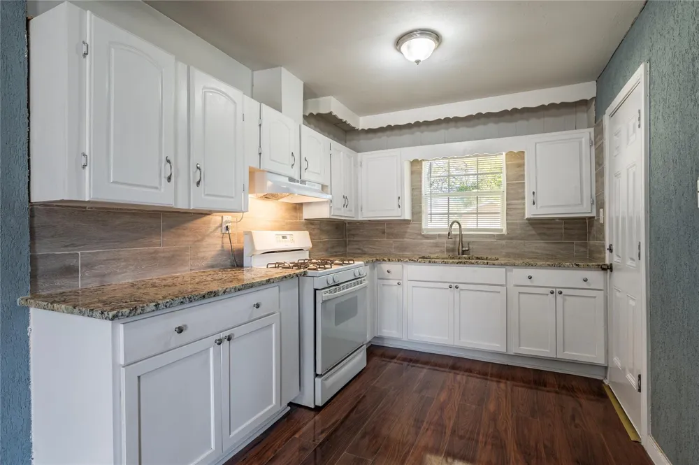 715 Center Street Pasadena, TX 77506
