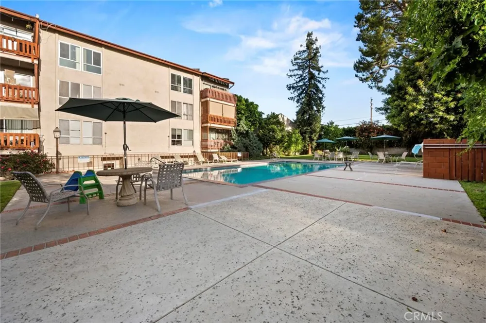 5115 Kester #7 Sherman Oaks, CA 91403